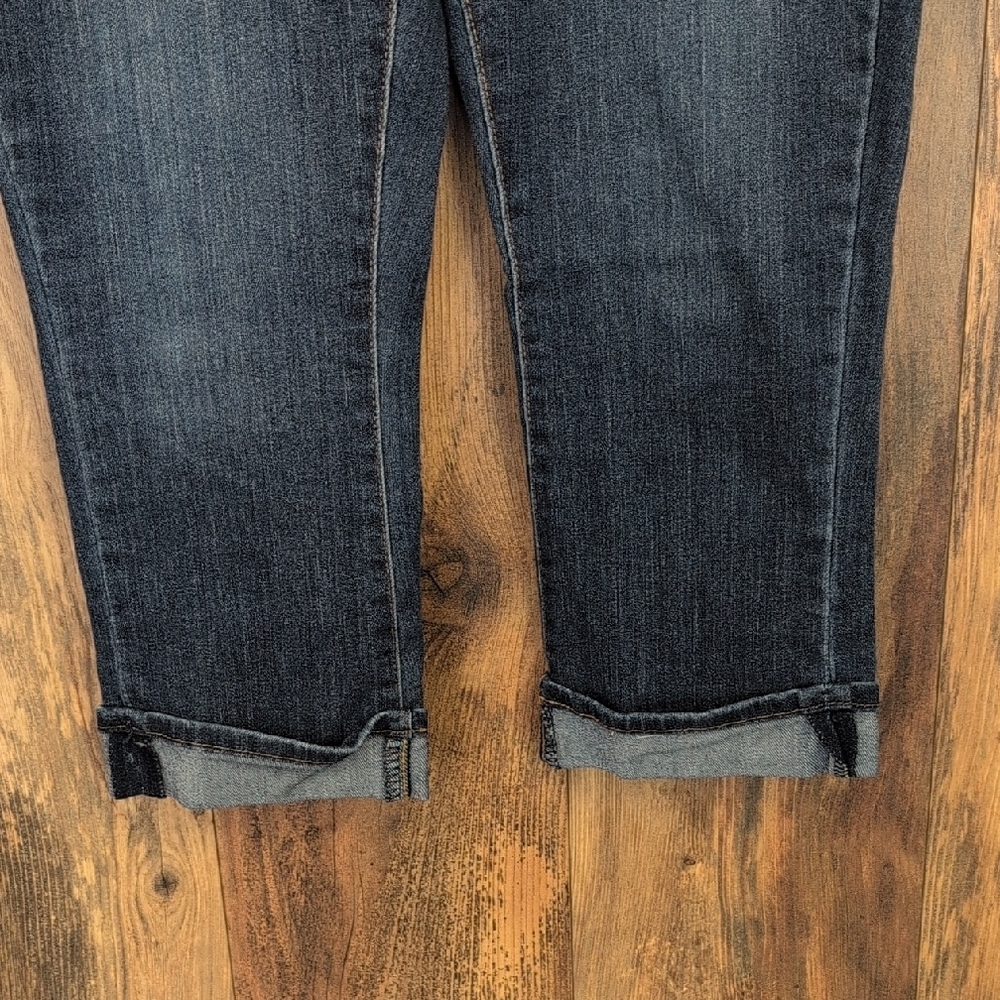 Signature by Levi Strauss Dark Wash Mid Rise Capri Jeans 8 29W -623AB - Picture 3 of 5